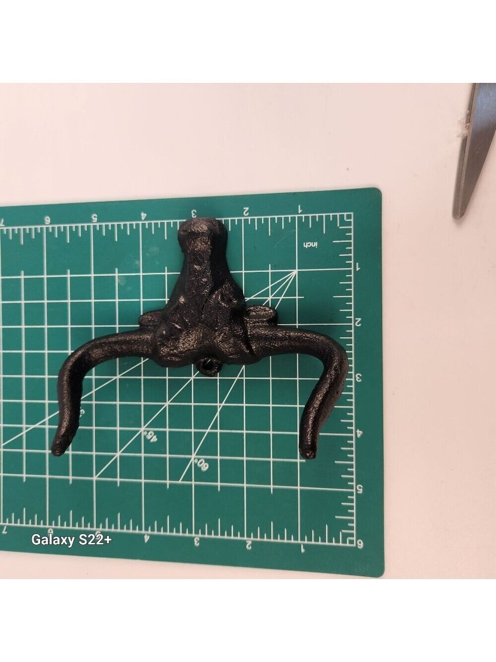 Cast Iron Bull Head Shaped Hat Holder Wall Coat Hook With Rustic Black Finish De - Picture 7 of 9